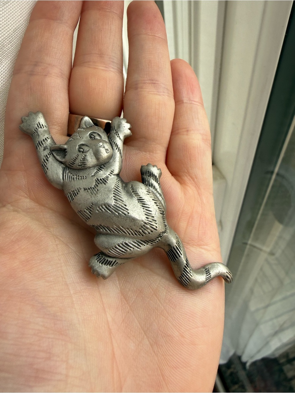 Vintage JJ Signed 1988 Pewter Scaredy Cat Climbing Brooch